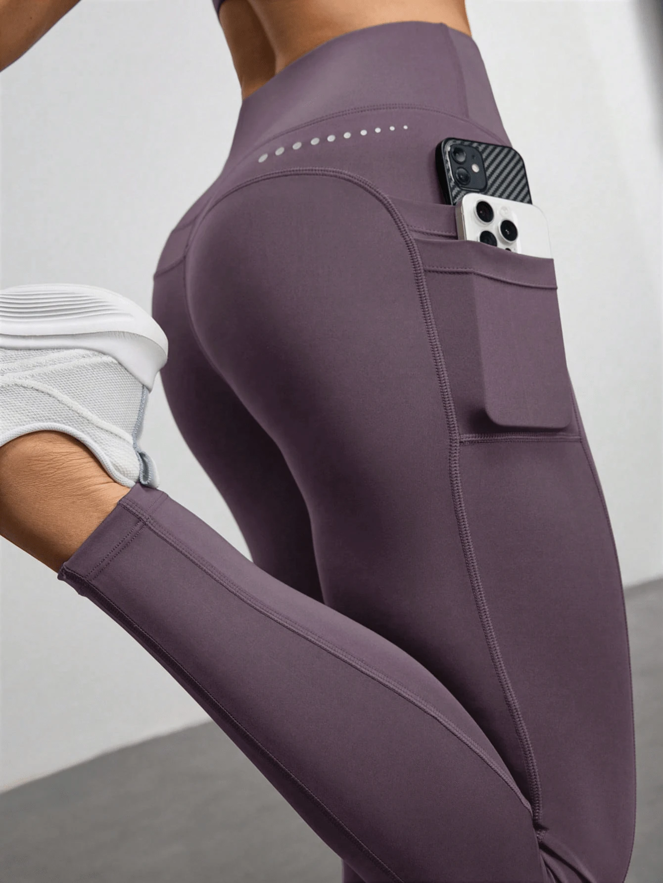 Pantalones cortos deportivos de cintura alta con bolsillos, ajustados y de corte slim para mujer - Morado - Ver 1