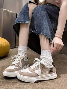 Zapatillas casuales y elegantes para mujer, zapatos de plataforma para estudiantes transpirables y de moda, zapatillas blancas transpirables para mujer, zapatillas con cordones antideslizantes para todas las estaciones para mujer, estilo para todas las estaciones, zapatos planos para mujer con bloques de color. - Caqui - Ver 4