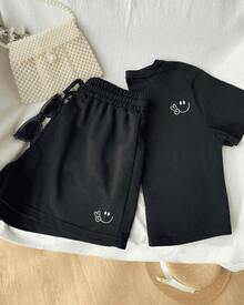 Conjunto de dos piezas de camiseta de manga corta con cuello redondo y pantalones cortos deportivos para mujer con detalle de sonrisa - Negro - Ver 3