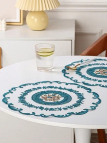 4 قطع من الحصير المائدة من البوليستر، مزين بالتطريز لديكور طاولة الطعام، عازل للحرارة، مقاوم للخدش والغبار، مناسب للزفاف والحفلات والهدايا وأعياد الميلاد والكريسماس - بيج - مشاهدة 8