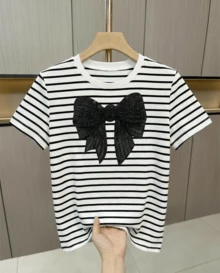 Camiseta Cuello redondo de algodón holgada de manga corta con cuello redondo, estampado minimalista , rayas blancas y negras, adecuada para año nuevo y regalo - Blanco - Ver 1