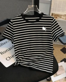 Camiseta Cuello redondo de algodón holgada de manga corta con cuello redondo, estampado minimalista , rayas blancas y negras, adecuada para año nuevo y regalo - Negro - Ver 1