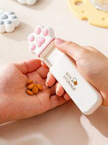 Joivida 1 Portable Creative Mini Cat Claw Pill Storage Box - Portable Daily Medication Storage Box With 3 Compartments, Independent Plastic Medicine Box - Love Multi Functional Jewelry Stand, No Power Required