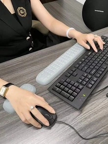 1 cái/bộ Giá đỡ cổ tay bàn làm việc tiện dụng - Thiết kế công thái học, rất mềm mại và thoải mái, tấm lót chuột - Thích hợp cho bàn máy tính và văn phòng phẩm - Hỗ trợ khuỷu tay thoải mái khi chơi game và làm việc văn phòng, thích hợp để thư giãn khi làm việc. - Màu cầu vồng - Xem 6