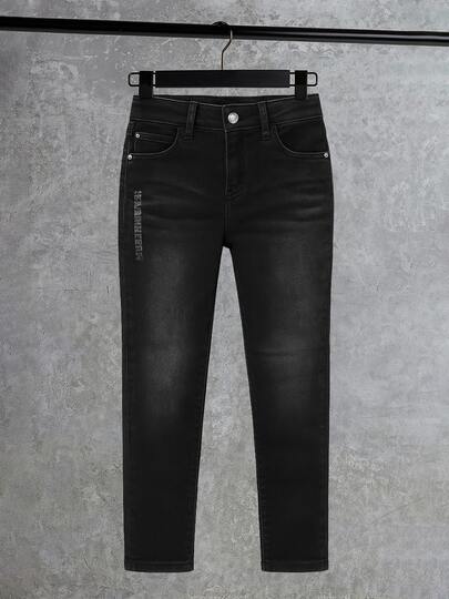 Jean niño corte slim denim bolsillos funcionales ajuste cómodo casual urbano temporada primavera verano