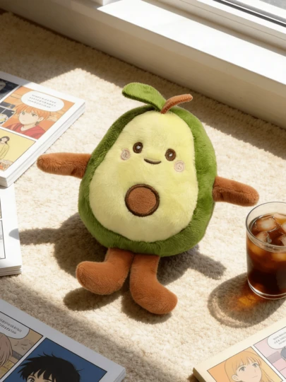 MINKOJA 可爱的牛油果毛绒钥匙扣挂件，迷你牛油果毛绒玩偶摆件，仿真牛油果玩具，一个微笑的牛油果，可作房间装饰品，适合摆放在桌面或床头柜上，是送给孩子、作为生日礼物或节日礼物的完美选择。