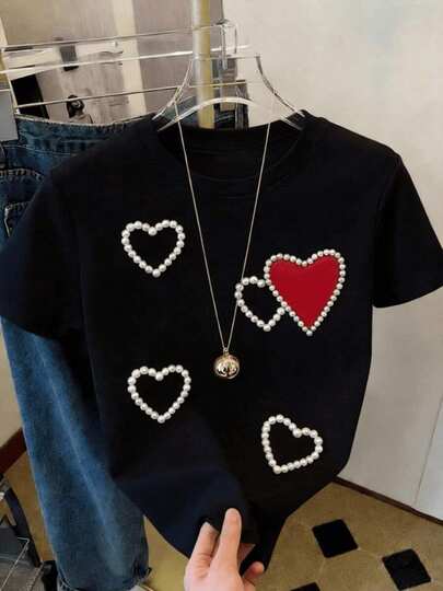 Camiseta de mujer de manga corta con cuello redondo, holgada, casual y versátil. Con estampado moderno, elegante y sofisticado de letras simples, ideal como prenda básica; confeccionada en tela suave con excelente caída