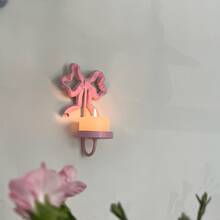 Joivida 1 chiếc giá nến trang trí đầu giường phòng khách dễ thương dành cho bé gái, màu hồng, trang trí tường phòng ngủ sinh viên, trang trí lãng mạn, trang trí tường, giá nến treo tường bằng sắt nghệ thuật, là lựa chọn tốt nhất để trang trí phòng khách, phòng ăn, sân vườn, thích hợp cho đám cưới, trang trí tiệc, quà tặng ngày Valentine, quà tặng năm mới, quà tặng Giáng sinh. - Nến nơ bướm - Xem 12