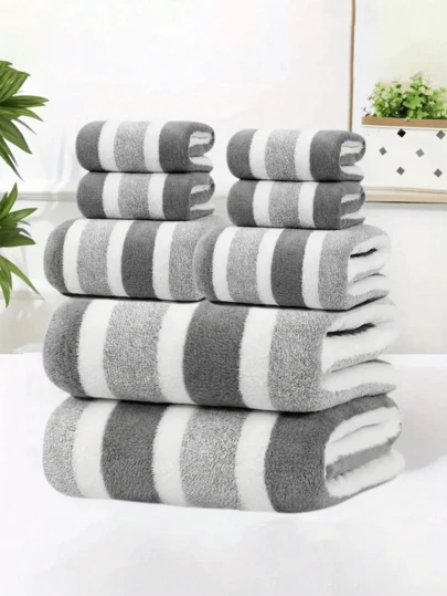 Este set de 1/2/8 toallas de baño extra grandes cuenta con toallas de baño extra grandes, lujosas y suaves con rayas que son muy absorbentes y de secado rápido, aptas para uso diario. Estas toallas se pueden usar como toallas de baño, toallas de mano o toallas de baño ultra suaves, lo que las convierte en ideales para baños domésticos. Las toallas miden aproximadamente 70 x 140 cm y también se pueden usar en salones de belleza, hoteles, instalaciones deportivas y hogares.