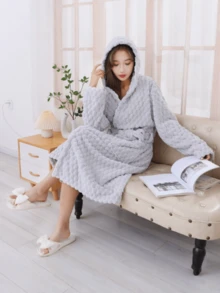 1 Áo choàng tắm có mũ trùm đầu, chất liệu lông cừu san hô, họa tiết mai rùa, kiểu dáng dài, thích hợp mặc ở nhà hoặc mặc buổi sáng; Mềm mại, thoải mái, thấm hút tốt. - trắng - Xem 4