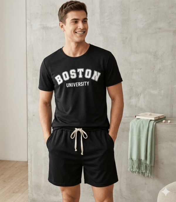 Conjunto Premium Boston Urban Set de 2 piezas: Confort Absoluto y Estilo Universitario para Hombre. Este set de dos piezas ha sido diseñado para el hombre moderno que no se detiene. Desde una tarde de relax en casa hasta una salida casual por la ciudad, este conjunto redefine lo que significa vestir bien sin esfuerzo. Ligero para el verano y lo suficientemente estructurado para lucir bien en el exterior.