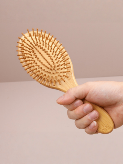 1 lược chải tóc bằng tre, gỗ tự nhiên, chống tĩnh điện, làm mượt tóc, lược massage tóc và da đầu, dụng cụ tạo kiểu tóc mềm mại, dùng được cho cả nam và nữ, quà tặng Giáng sinh.