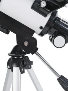 这款专业天文望远镜可观测深空、月球和恒星，放大倍率高达120倍，焦距300毫米，是节日送礼佳品，适用于户外天体观测，并配有手机夹和太阳滤镜。 - 白色 - 查看 4