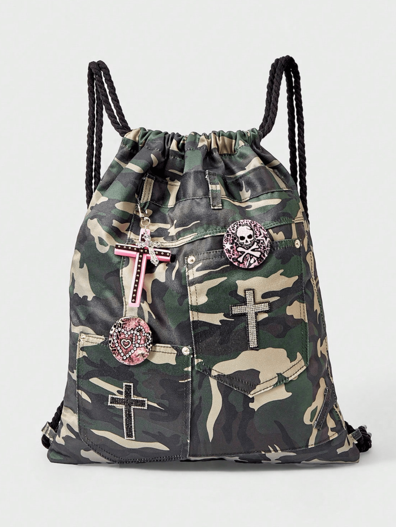 Grunge Punk 1 pezzo Zaino con coulisse stile gotico Y2K, con strass a forma di croce e motivo mimetico - Accessorio casual da strada stile punk con badge, rivetti e croce, multi-tasche, grande capacità, adatto per uso quotidiano, università, pendolarismo e viaggi, festival musicali e concerti