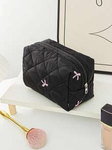 SHEIN 化妆包旅行洗漱用品拉链袋蝴蝶结刺绣绗缝防水轻便化妆品收纳袋便携大容量女士度假浴室必需品 - 黑色 - 查看 4