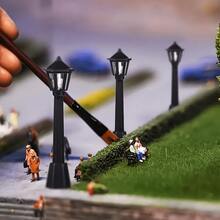 10 piezas de modelos de farolas de calle mini de resina vintage, postes de lámparas de aceite negro retro para escenas de miniaturas ferroviarias, adornos de decoración DIY para casas de muñecas, jardines de hadas, dormitorios, escritorios de oficina, regalos perfectos para Navidad y vacaciones - Multicolor - Ver 8