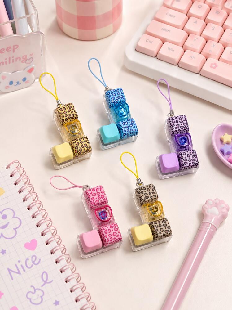 MINKOJA 1 قطعة لعبة فيدجيت لوحة مفاتيح بنمط طباعة الفهد، لوحة مفاتيح فيدجيت، لعبة تخفيف الضغط ب- 4 مفاتيح، سلسلة مفاتيح لوحة مفاتيح لعبة، مفاتيح لوحة مفاتيح قابلة للضغط لتخفيف الضغط وقتل الوقت - شكل L - مشاهدة 5