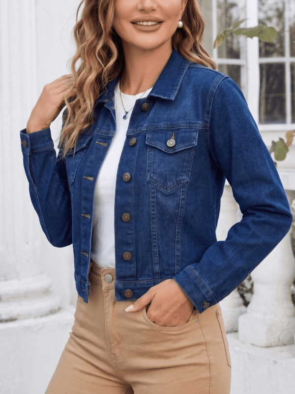 Chaqueta chamarra dama mujer estilo casual moderno botones metálicos frente corte corto ideal para combinar jeans vestidos looks urbanos para cualquier temporada