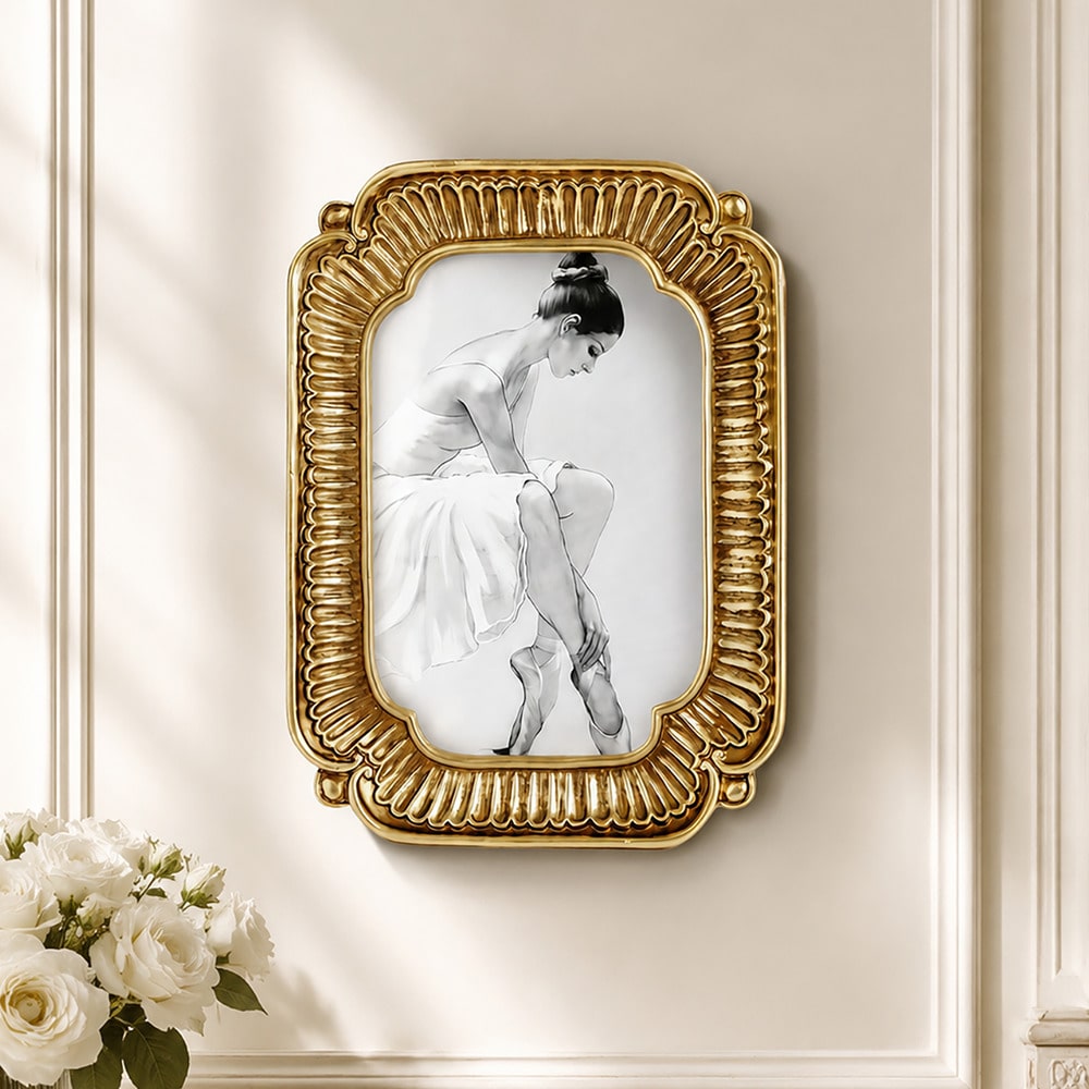 1PC Vintage Carved Gold Photo Frame,Ornate Wall‑Mount Picture Frame,Wall Art Display Holder,Wall Hanging Decor For 20‑60 Years Old,Christmas Decrotions,Globbles,Happy Tree Friends,Fall Decor, Fall Decor For Home,Christmas Ornaments