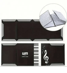 6頁A4音樂譜架－3折PP塑料，黑色，附鋼琴鍵盤與音符設計－適合樂團表演、教師與音樂課、學生音樂禮物，鋼琴譜夾，鋼琴配件，減少翻頁，防水 - 彩色 - 查看 2