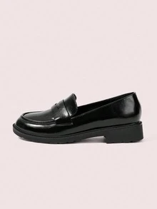 CUCCOO DOLLMOD 女款 Penny Loafer 圓頭低粗跟優雅黑色休閒通勤鞋 - 黑色1 - 查看 5