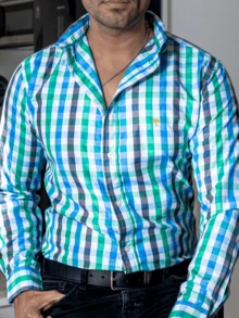 Moon & Rain Camisa para Hombre Manga Corta Casual Cuadros Verde, Azul y Marino Ropa de Hombre Tops para Hombre Camisas para Hombre Slim Fit Confeccionada en Tejido Ligero y Fresco que Brinda Comodidad, Frescura y Durabilidad Camisa de Corte Entallado Moderno Ideal para Uso Diario Oficina Trabajo Reuniones Fiestas o Eventos Informales Prenda Versátil Perfecta para Primavera y Verano Fácil de Combinar con Jeans, Pantalón de Vestir o Chinos Camisa con Acabados de Alta Calidad y Costuras Resistentes que Garantizan Larga Vida Útil Ajuste Slim Fit que Resalta la Figura Masculina sin Sacrificar Comodidad Opción Sofisticada para Hombres que Desean Proyectar Estilo, Distinción y Buen Gusto - Multicolor - Ver 1