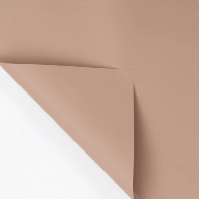 Pack de 20 pliegos de papel coreano de alta calidad para envolver ramos florales con resistencia en cada hoja, ideal para regalos, decoración floral y presentaciones especiales. Perfecto para Floristerías, eventos y detalles únicos. Disponible en diversos colores y estilos para personalizar tu creación, al gusto de tus clientes. El toque perfecto de sofisticación y estilo para embellecer tus ramos de flores y regalos, aportando un acabado profesional y distintivo en cada composición floral, ideal para ocasiones especiales como Bodas, Cumpleaños, Aniversarios y Celebraciones Diversas.