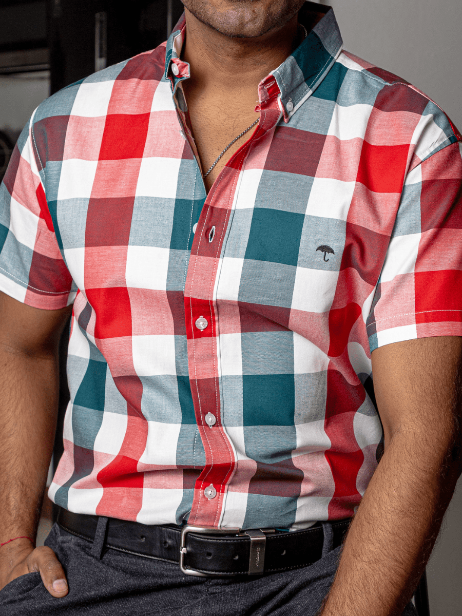 Camisa Casual Hombre Manga Corta Cuadros Rojo Blanco Verde Algodón Suave Transpirable Ligera Cómoda Diseño Moderno Corte Slim Fit Ajuste Perfecto Costuras Resistentes Acabados Detallados Logo Bordado Prenda Diseñada Versátil Para Ocasiones Informales Casual Diario Oficina Eventos Combina Con Todo Estilo Atemporal Elegante Moda Caballero Calidad Premium Disponible Variadas Tallas Chica Mediana Grande Extra Grande XXL Perfecta Climas Cálidos Formales Informales Durable Fresca Ajuste Ideal