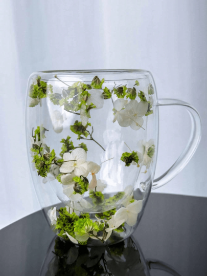 1 个双层玻璃咖啡杯，带干花，隔热耐热水杯，适用于冷热饮品、冷饮、苏打水、水果茶、果汁和拿铁咖啡 - 适用于婚礼、派对、新娘送礼会、生日礼物、教师礼物、万圣节、圣诞节礼物、果汁杯、抹茶杯、马克杯、早餐杯、返校用品、宿舍饮水玻璃杯、学生返校必备品