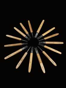 3pcs/Pack Bamboo Handle Carbonized Crochet Hooks Set, 0.5mm, 0.75mm, 1.0mm, 1.25mm, 1.5mm - Bamboo Braiding Crochet Hooks Suitable For Braiding, Dreadlocks, Beading - Brown - View 1