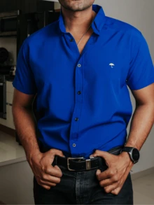 Camisa Casual de Hombre Manga Corta, Estilo Liso Azul Rey, De corte Slim Fit Tejido Ligero y Fresco, Perfecta para Ocasiones Informales, Corte Entallado para un Ajuste Moderno, Ideal para el Verano, Disponible en Variadas Tallas, Cómoda - azul real - Ver 1