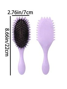 这款梳子由尼龙和荞麦秆制成，是完美的情人节礼物。它具有按摩功能，干湿发均可使用，轻松梳理头发，令秀发顺滑不打结。小巧便携，易于携带。