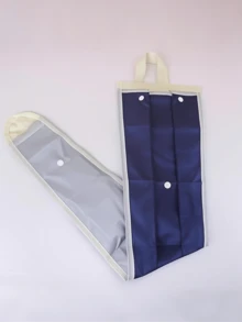 1个通用型汽车座椅靠背雨伞架，采用防水聚酰胺材质，椭圆形收纳袋设计，方便整理车内物品，易于取用和安装，是雨天和通勤的理想之选。