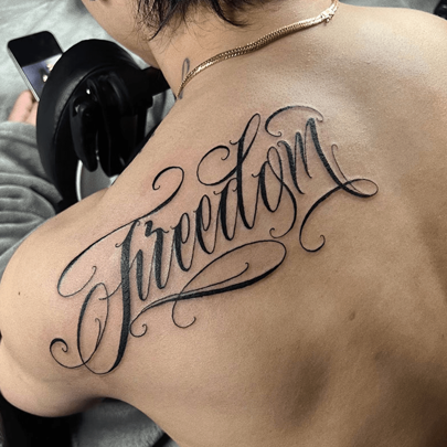 Angielski pismo kursywne Tymczasowy ziołowy tatuaż naklejka na plecy, realistyczny i trwały tymczasowy tatuaż, stopniowo ujawnia kolor - utrzymuje się przez 7-15 dni - wodoodporny i odporny na ścieranie