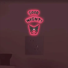Sanrio ملصقات مضيئة في الظلام بتصميم كورومي وسينامورول وهالو كيتي مقاومة للماء، قابلة للإزالة واللصق، لديكور المنزل والهدايا والملصقات الشخصية