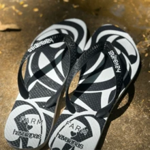 Kit 2 Pairs Of Havaianas Farmete 2025 Tropical Vibes Flip Flops Promotion - 花卉 + 黑白 - 查看 5