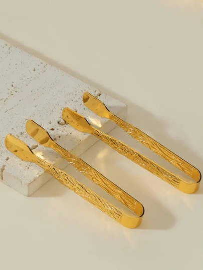 金色材质制成的香夹，与香炉一起使用作为小礼物，配有坚果和枣。