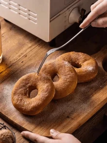 Deska do krojenia w kształcie kuli, 1/2 szt., deska do pizzy ze stekami i chlebem, tacka na przekąski, drewniana taca, kreatywna deska do krojenia, deska do krojenia z litego drewna do krojenia warzyw i owoców, dekoracyjna taca ekspozycyjna, taca do dekoracji stołu w stylu retro, odpowiednia do deserów, owoców, przekąsek, ciast, chleba, steków, popołudniowej herbaty, świąt Bożego Narodzenia, Halloween, Dnia Matki, Święta Dziękczynienia, wesel, urodzin i przyjęć, do użytku domowego, na zewnątrz, do użytku hotelowego, prezenty na Halloween