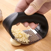 1 Peça Espremedor de Alho, Clipe de Alho, Espremedor de Alho Multifuncional, Picador Circular de Alho, Máquina de Triturar Alho, Máquina de Triturar Gengibre e Alho Multifuncional, Manual