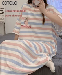 COTOLO Vestido de dormir de manga corta de algodón suave a rayas, con estampado de dibujos animados lindo, diseño con almohadillas para el pecho extraíbles, corte holgado y midi, transpirable y cómodo, para uso en casa o fuera, pijama de verano para mujeres - Conejito de rayas azules y rosas - Ver 1