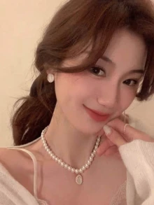 三件仿珍珠首饰的价格，包括耳环和项链。适合婚礼、新娘、日常佩戴和母亲节礼物，套装包括项链