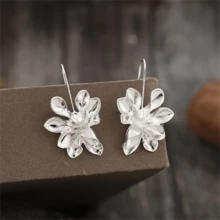 1 Pair Retro Palace Style Floral Earrings, Elegant & Unique Earrings For Women, Fashion For Party - Silver - View 6