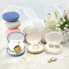 Boîte à bijoux en velours en forme de coquillage charmante - parfaite pour les bagues, boucles d'oreilles, colliers et bracelets - idéale comme cadeau de mariage et de fiançailles, présentoir. Paniers, boîtes et contenants pour l'organisation de la maison, pour le rangement de bijoux