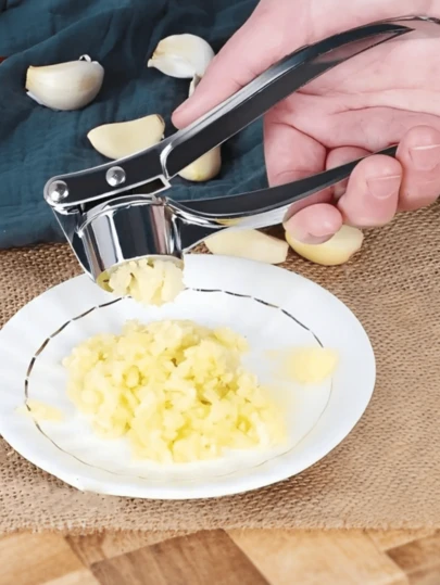 1pc Zinc Alloy Garlic Press, Large Kitchen Garlic Peeler, Manual Garlic Crusher, Easy To Clean Kitchen Tool, Durable Garlic Mincer, Rust-Resistant, Easy To Press, No Electricity Needed, Suitable For Daily Cooking, Garlic Tool, Kitchen Gadget, Kitchen Accessory, Kitchen, Home Decor