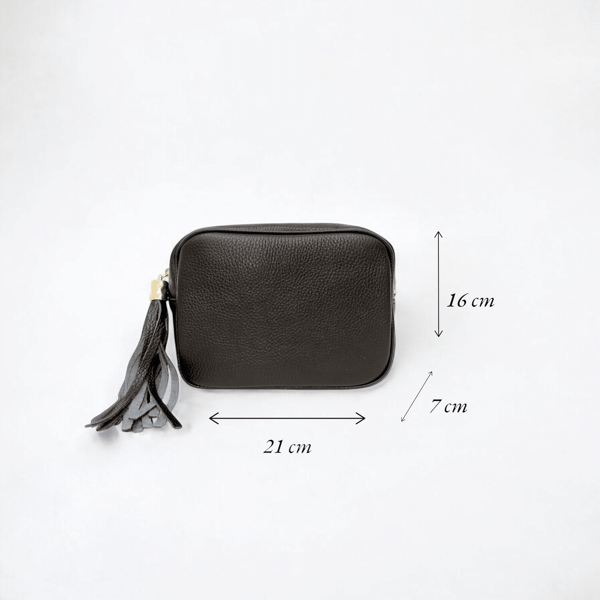 Bolsa de ombro lisa em couro de bezerro genuíno, feita na Itália, design simples e moderno, bolsa de couro com design elegante de borlas e alça ajustável, bolsa de ombro e tiracolo versátil, perfeita para uso diário, eventos formais, compromissos ou viagens.