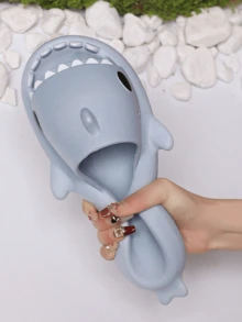 Sandalias tipo Slides con diseño de tiburón EVA nuevas para 2025, para mujeres y hombres. Sandalias cómodas para usar dentro y fuera, antideslizantes, diseño a juego para toda la familia. Tallas 6.5-7.5 que corren pequeñas