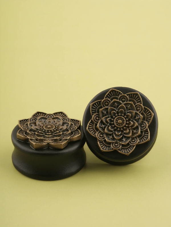 2pcs Vintage Wood Lotus Flower Ear Plugs
