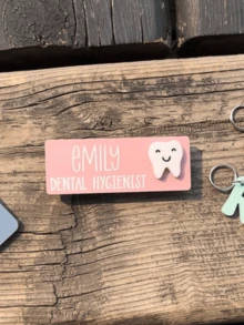 1 Pieza Etiqueta de nombre magnética - Higienista dental, Dentista, Asistente dental, Recepcionista dental, Oficina dental, Clínica dental, Accesorios de vestir, Otoño elegante, Novio, Novia, Familia, Amigos, Glamour de Año Nuevo, Accesorios para el cabello para mujeres - Multicolor - Ver 6