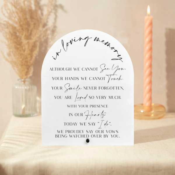 Signe de table mémoriel de mariage élégant en acrylique plat 2D avec support - Décor de souvenir avec amour pour les mariages, funérailles et anniversaires, design rustique contemporain, texte imprimé de haute qualité, sans pile nécessaire, décor mémoriel de mariage Hommage sincère Texte clair et lisible, décorations du jour du Souvenir