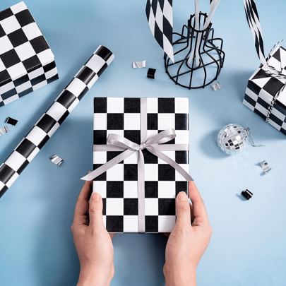1 لفة ورق تغليف سباق ذو نمط شطرنجي ، لفة صغيرة 17 بوصة * 33 قدم ، ورق هدايا ذو لون شطرنجي ، ورق تغليف سباق ، ورق تغليف لعيد الميلاد وأعياد الميلاد والسيارات ، مناسب لحفلات السباقات وأعياد الميلاد ، لفة صغيرة